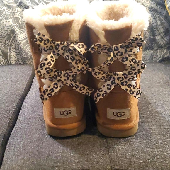 UGG Shoes - UGG leopard ribbon